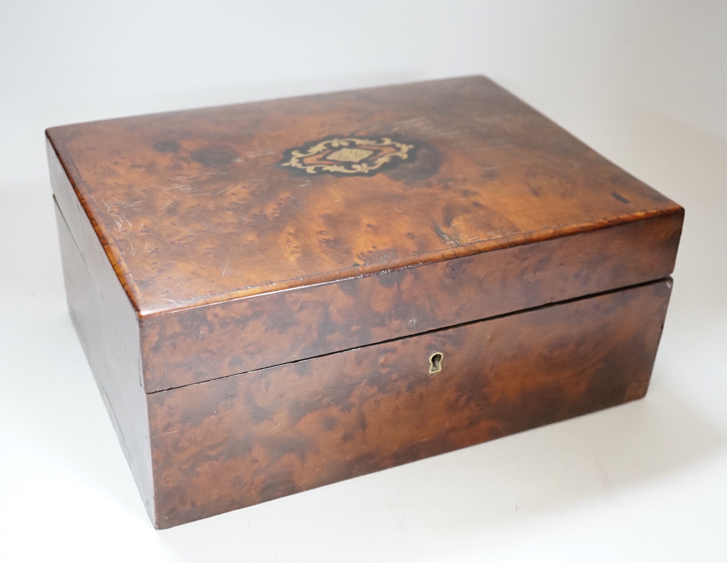 A Late 19th century burr yew and brass inlaid jewellery box, with lift out compartment and key, 28cm wide
